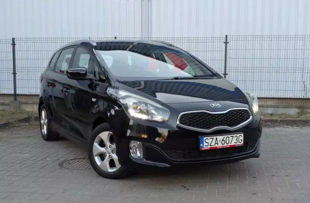 KIA Carens 