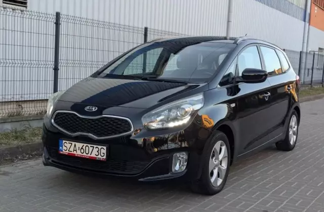 KIA Carens 