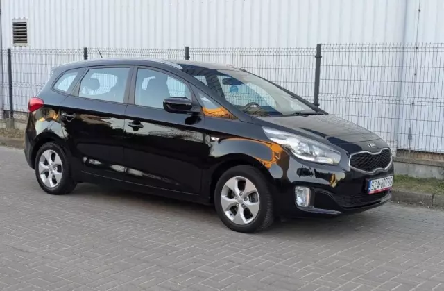 KIA Carens 