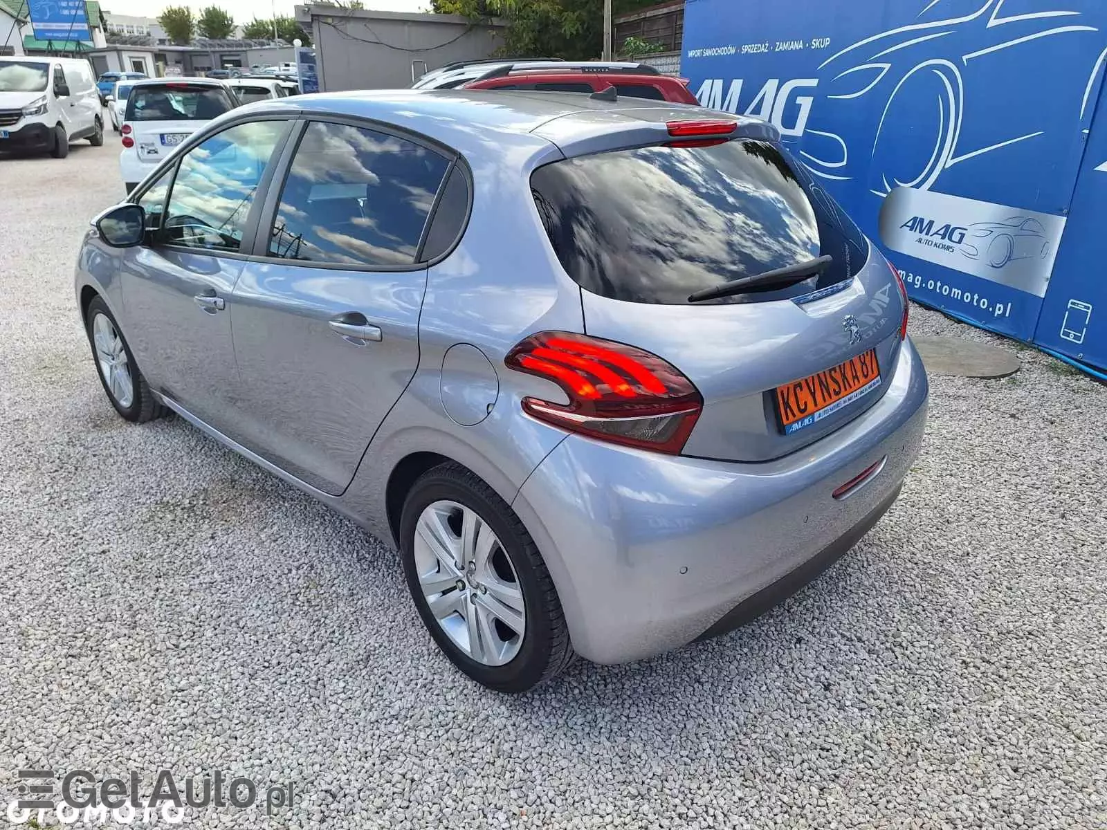 PEUGEOT 208 PureTech 82 Stop & Start Signature