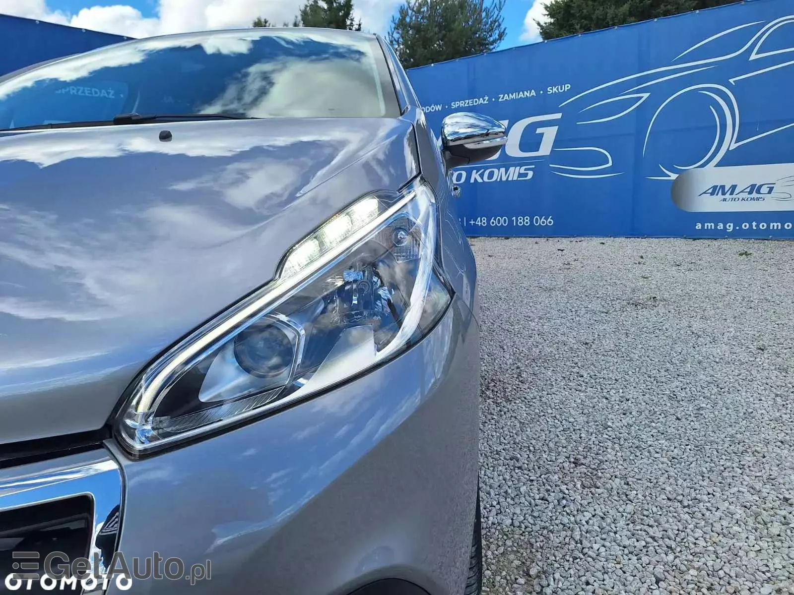 PEUGEOT 208 PureTech 82 Stop & Start Signature