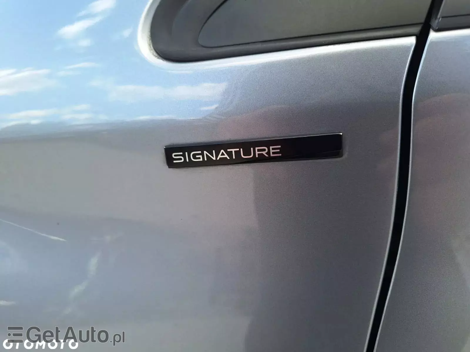 PEUGEOT 208 PureTech 82 Stop & Start Signature
