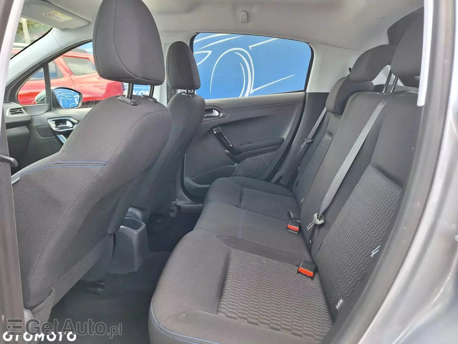 PEUGEOT 208 PureTech 82 Stop & Start Signature