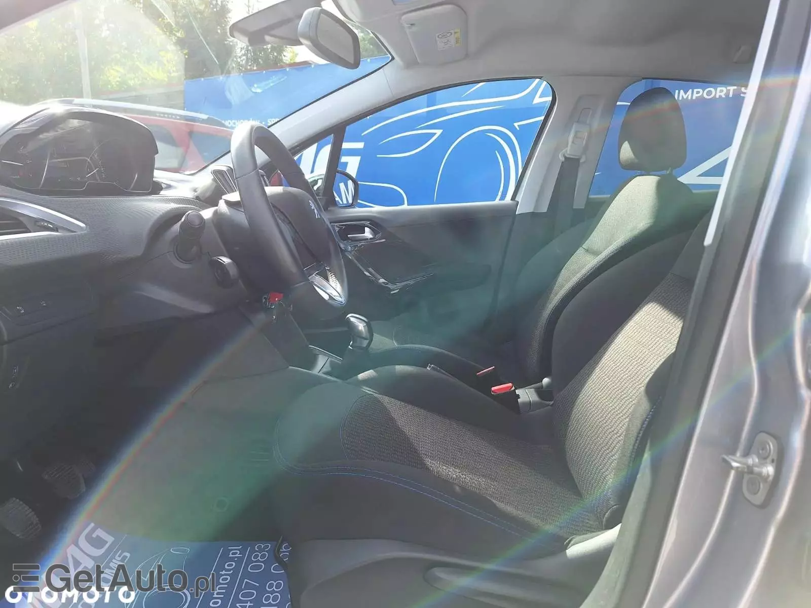 PEUGEOT 208 PureTech 82 Stop & Start Signature