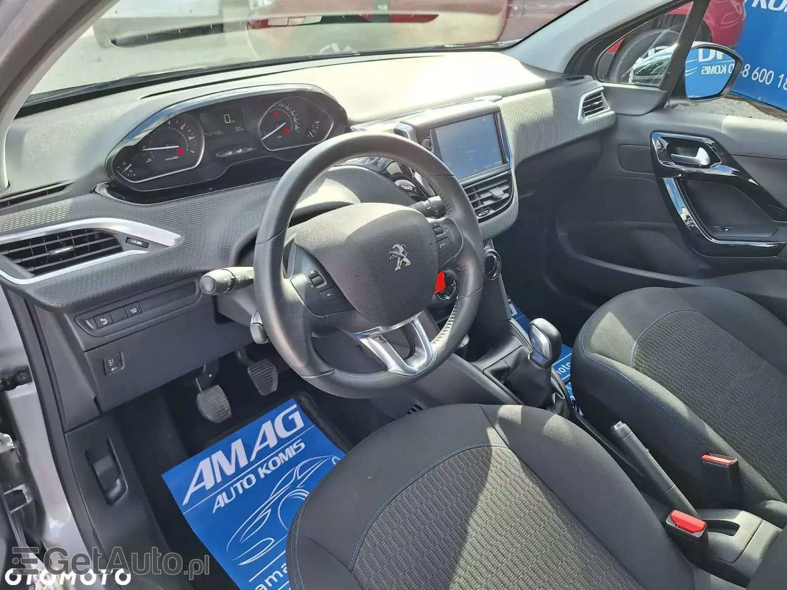 PEUGEOT 208 PureTech 82 Stop & Start Signature