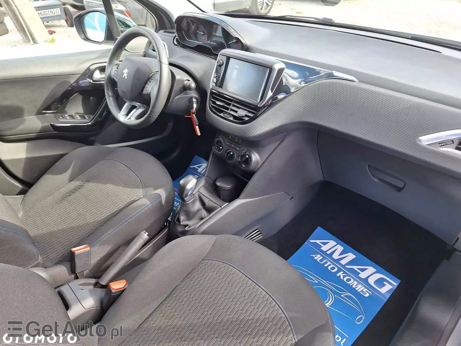 PEUGEOT 208 PureTech 82 Stop & Start Signature