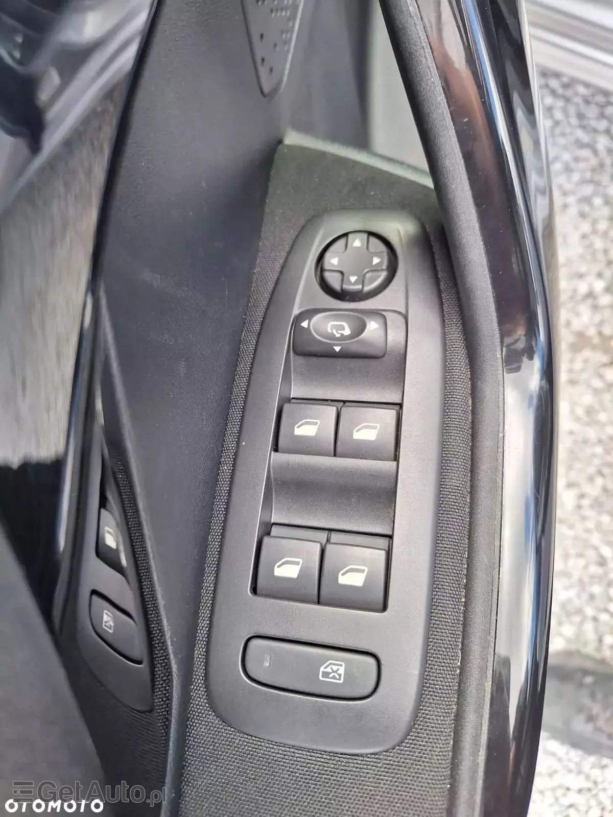 PEUGEOT 208 PureTech 82 Stop & Start Signature