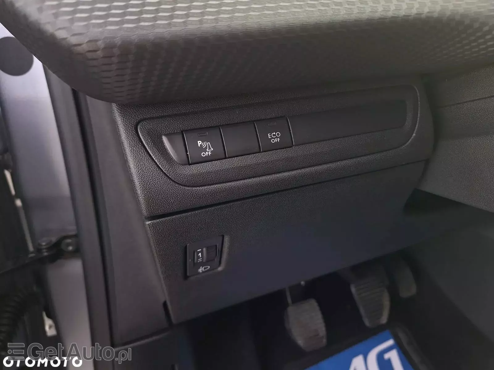 PEUGEOT 208 PureTech 82 Stop & Start Signature