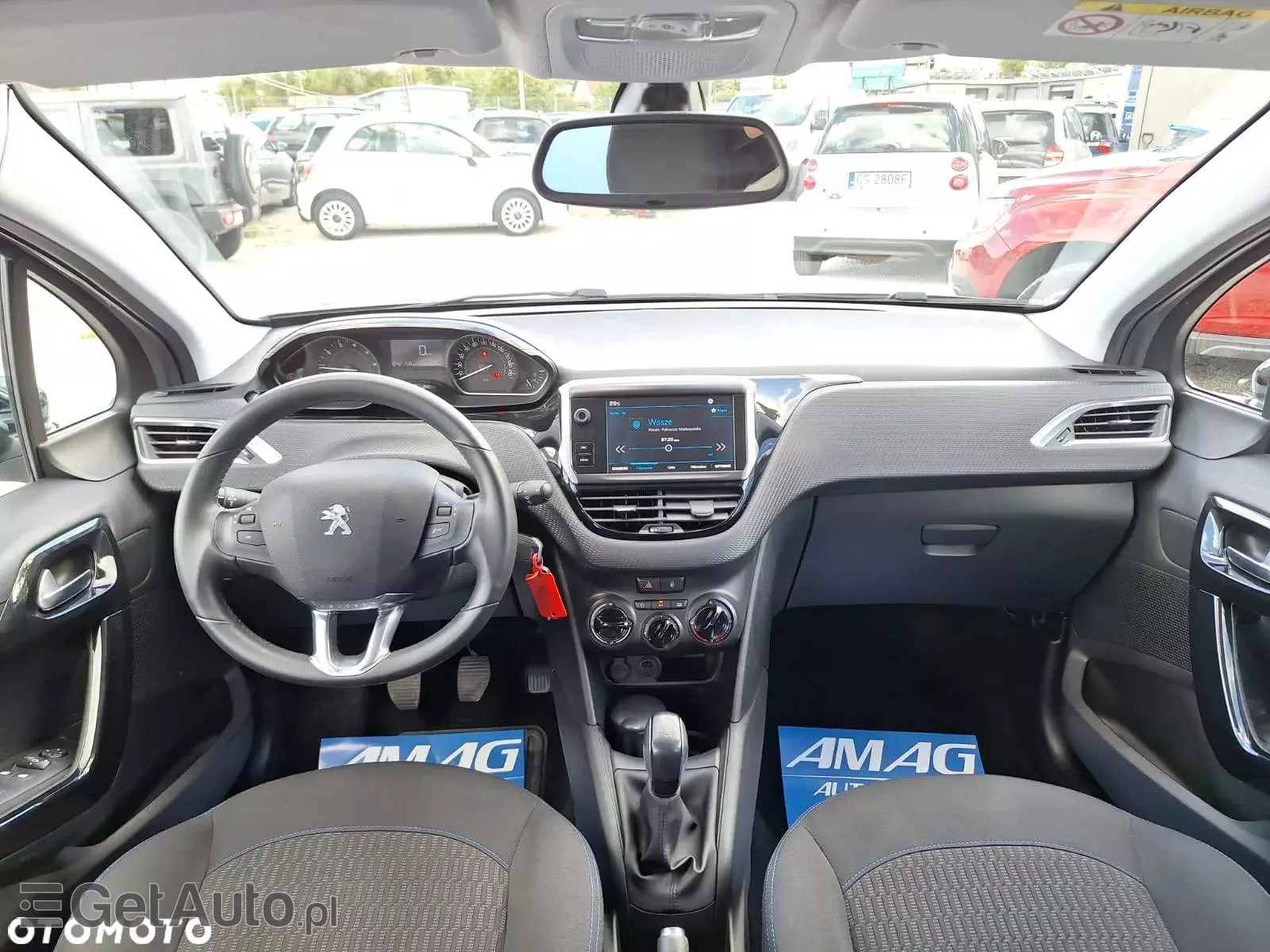 PEUGEOT 208 PureTech 82 Stop & Start Signature