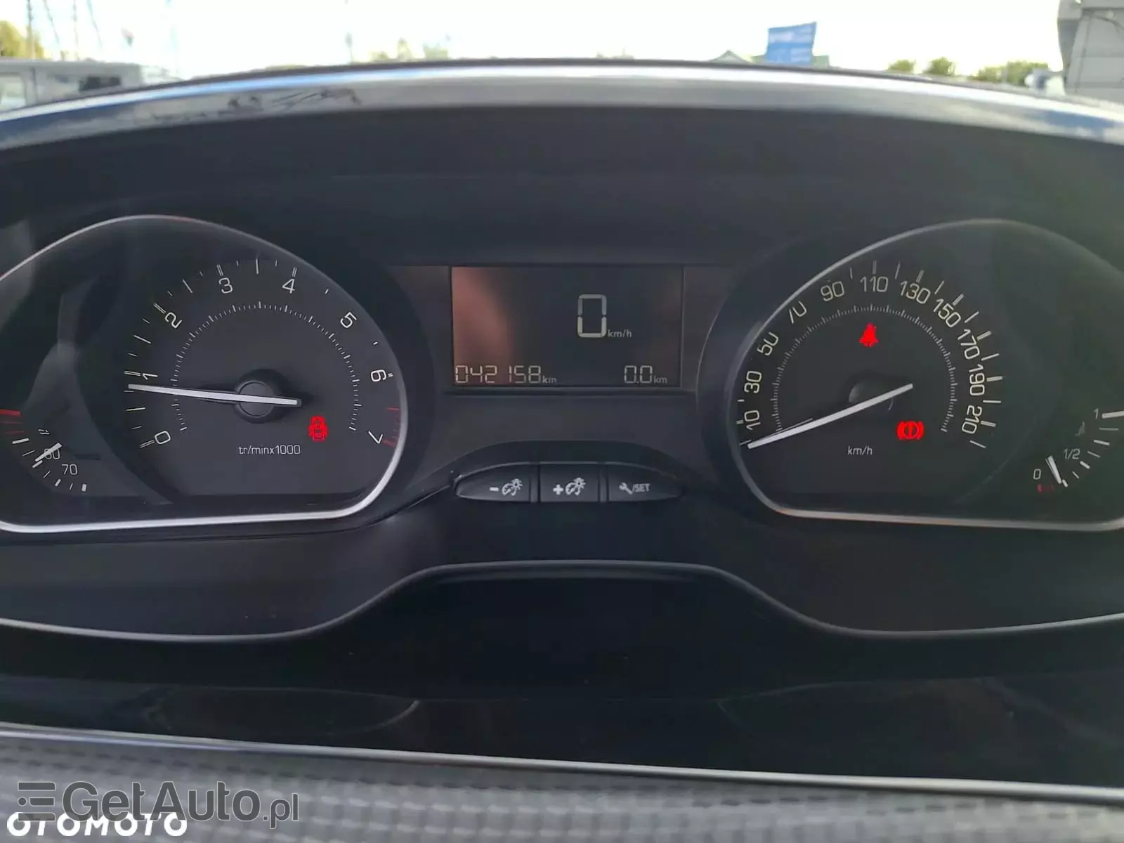 PEUGEOT 208 PureTech 82 Stop & Start Signature