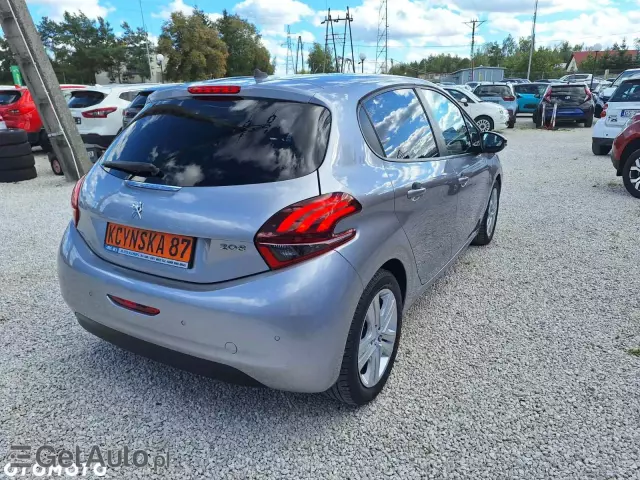 PEUGEOT 208 PureTech 82 Stop & Start Signature