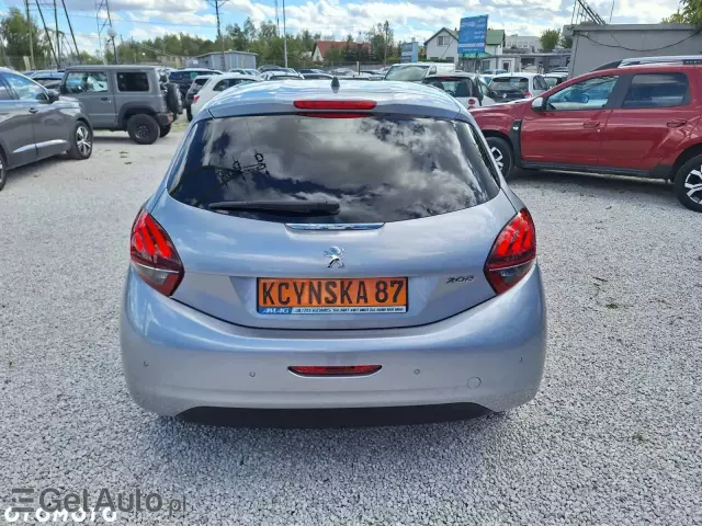 PEUGEOT 208 PureTech 82 Stop & Start Signature