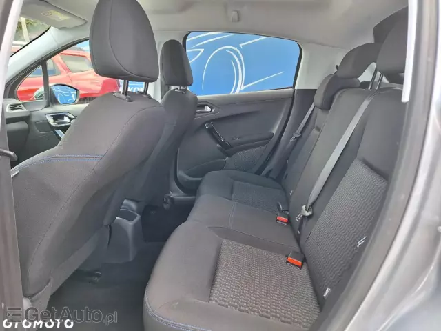 PEUGEOT 208 PureTech 82 Stop & Start Signature