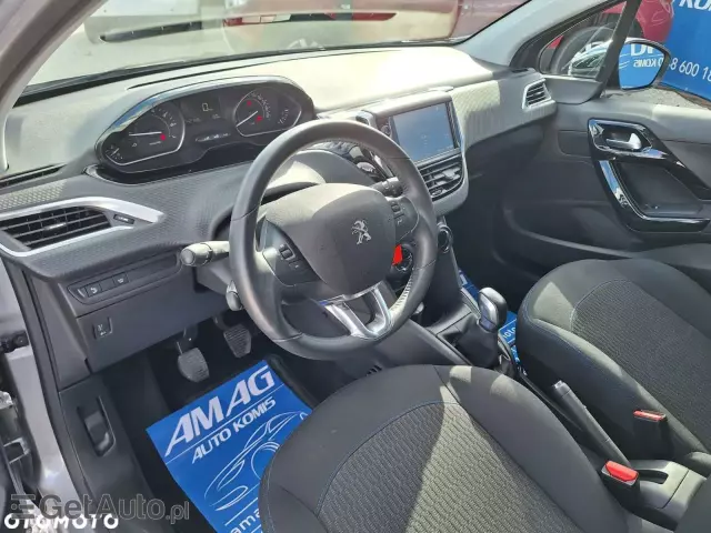 PEUGEOT 208 PureTech 82 Stop & Start Signature