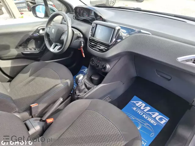 PEUGEOT 208 PureTech 82 Stop & Start Signature