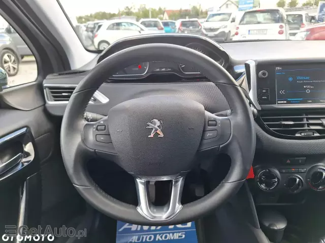 PEUGEOT 208 PureTech 82 Stop & Start Signature