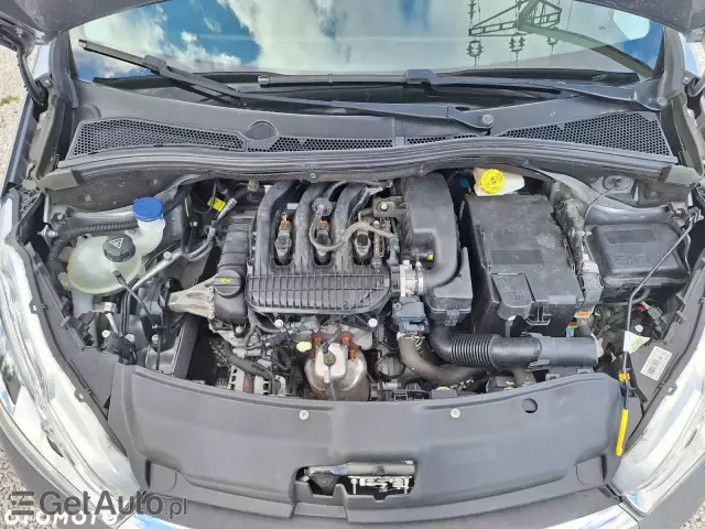 PEUGEOT 208 PureTech 82 Stop & Start Signature