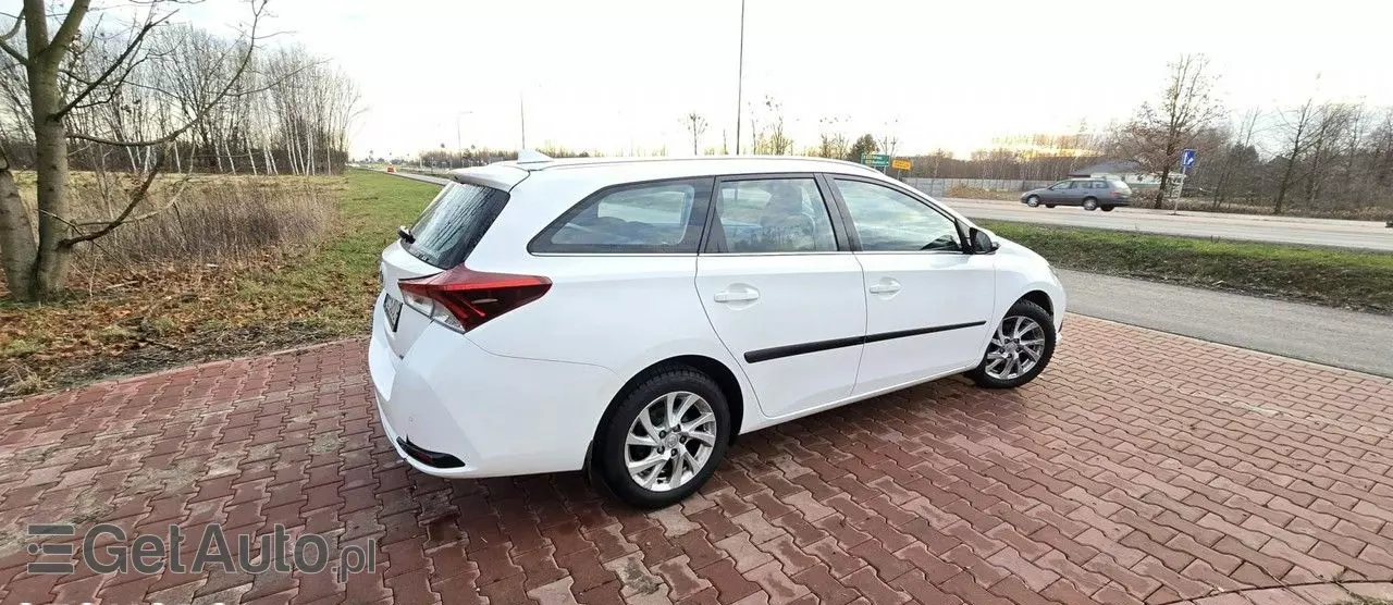 TOYOTA Auris 