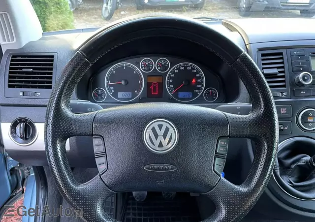 VOLKSWAGEN Multivan 