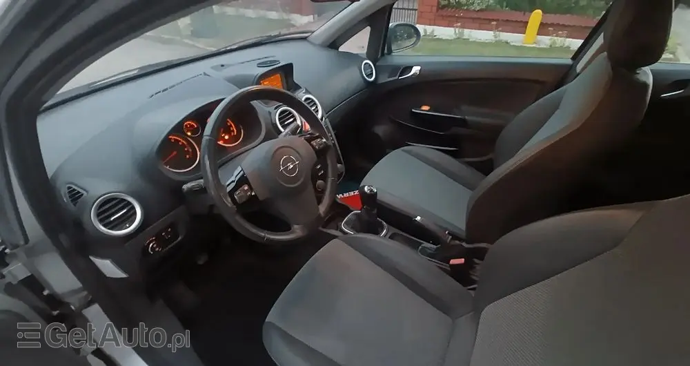 OPEL Corsa Ver-1-4-16v-cosmo