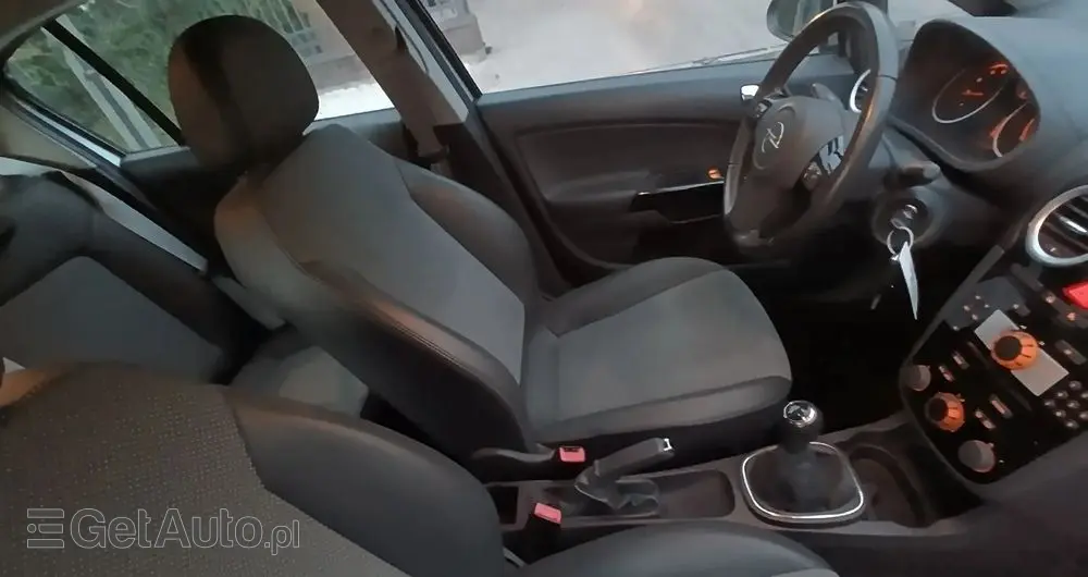 OPEL Corsa Ver-1-4-16v-cosmo