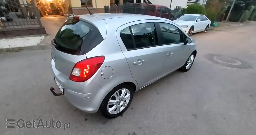 OPEL Corsa Ver-1-4-16v-cosmo