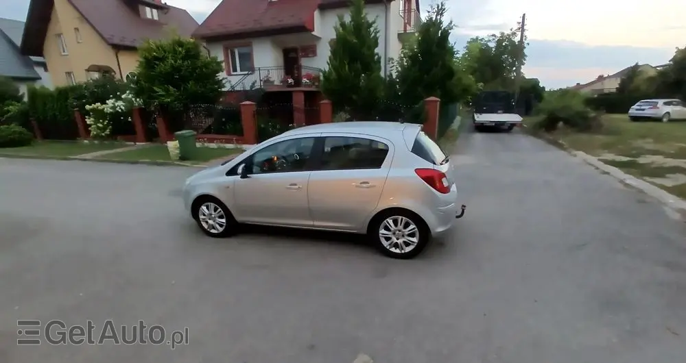 OPEL Corsa Ver-1-4-16v-cosmo