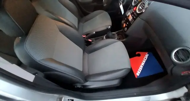 OPEL Corsa Ver-1-4-16v-cosmo