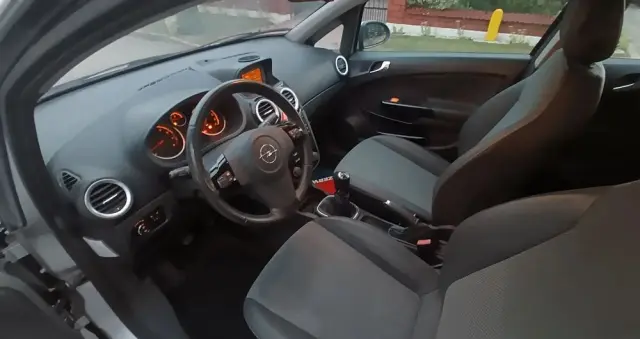 OPEL Corsa Ver-1-4-16v-cosmo