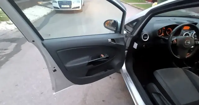 OPEL Corsa Ver-1-4-16v-cosmo