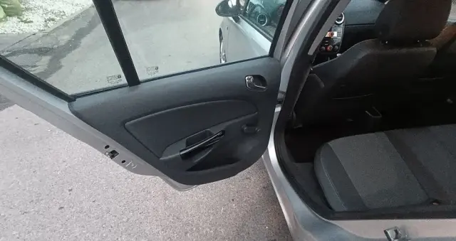 OPEL Corsa Ver-1-4-16v-cosmo