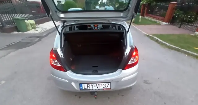 OPEL Corsa Ver-1-4-16v-cosmo