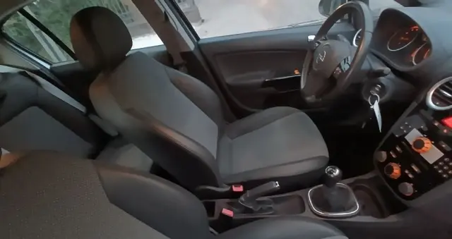 OPEL Corsa Ver-1-4-16v-cosmo