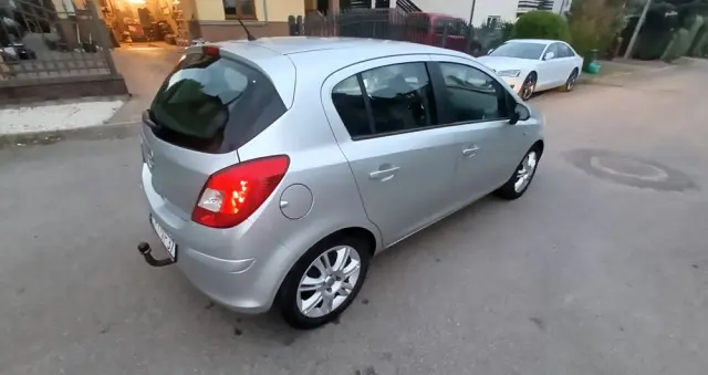 OPEL Corsa Ver-1-4-16v-cosmo