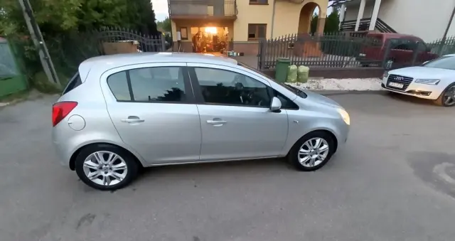 OPEL Corsa Ver-1-4-16v-cosmo