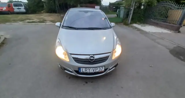 OPEL Corsa Ver-1-4-16v-cosmo