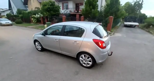 OPEL Corsa Ver-1-4-16v-cosmo