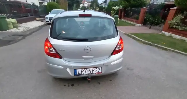 OPEL Corsa Ver-1-4-16v-cosmo