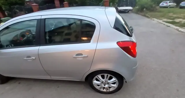 OPEL Corsa Ver-1-4-16v-cosmo