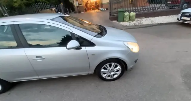 OPEL Corsa Ver-1-4-16v-cosmo