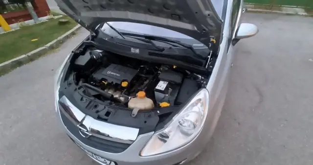 OPEL Corsa Ver-1-4-16v-cosmo