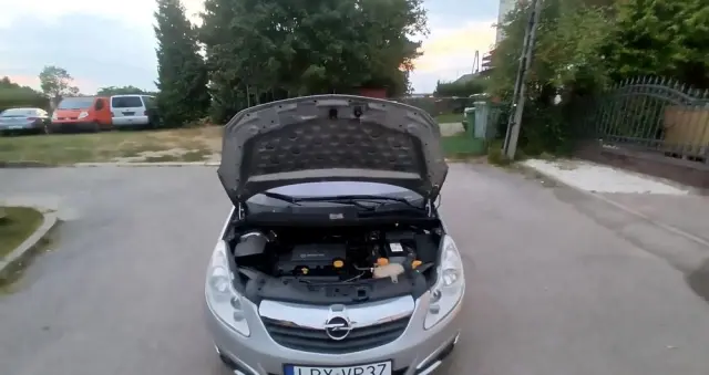 OPEL Corsa Ver-1-4-16v-cosmo