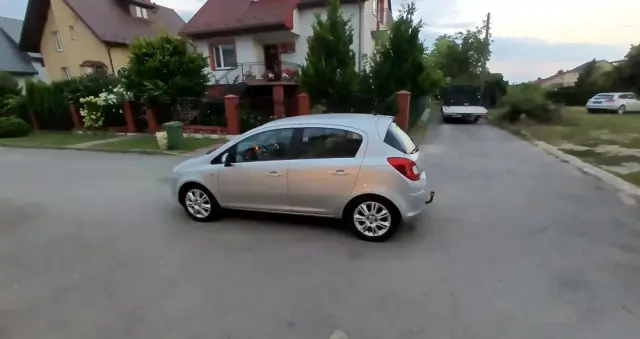 OPEL Corsa Ver-1-4-16v-cosmo