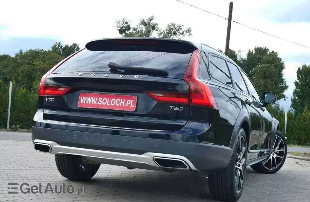 VOLVO V90 