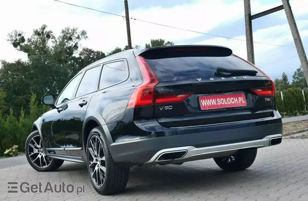 VOLVO V90 