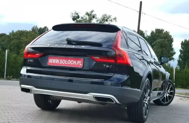 VOLVO V90 