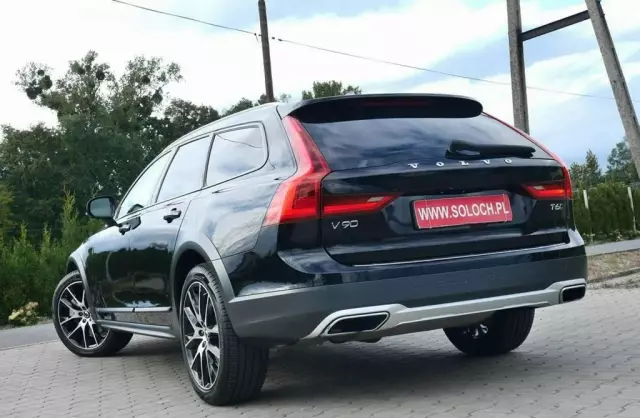 VOLVO V90 