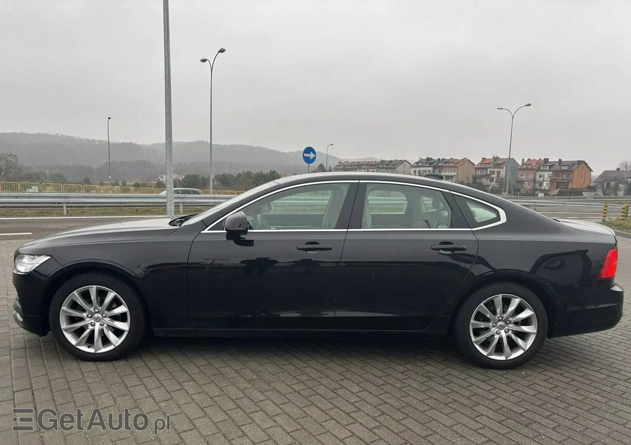 VOLVO S90 D4 AWD Momentum