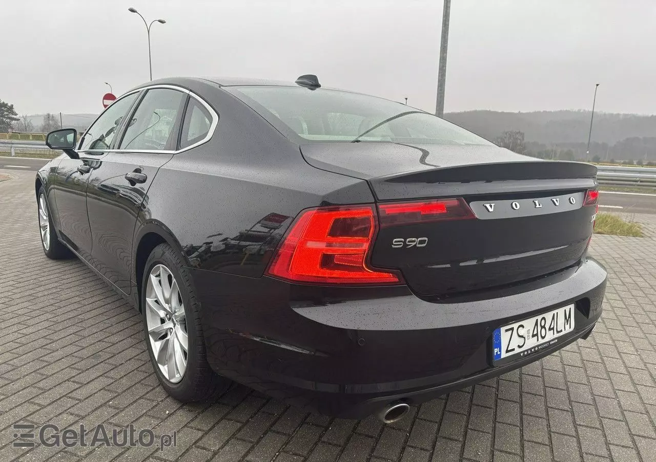 VOLVO S90 D4 AWD Momentum
