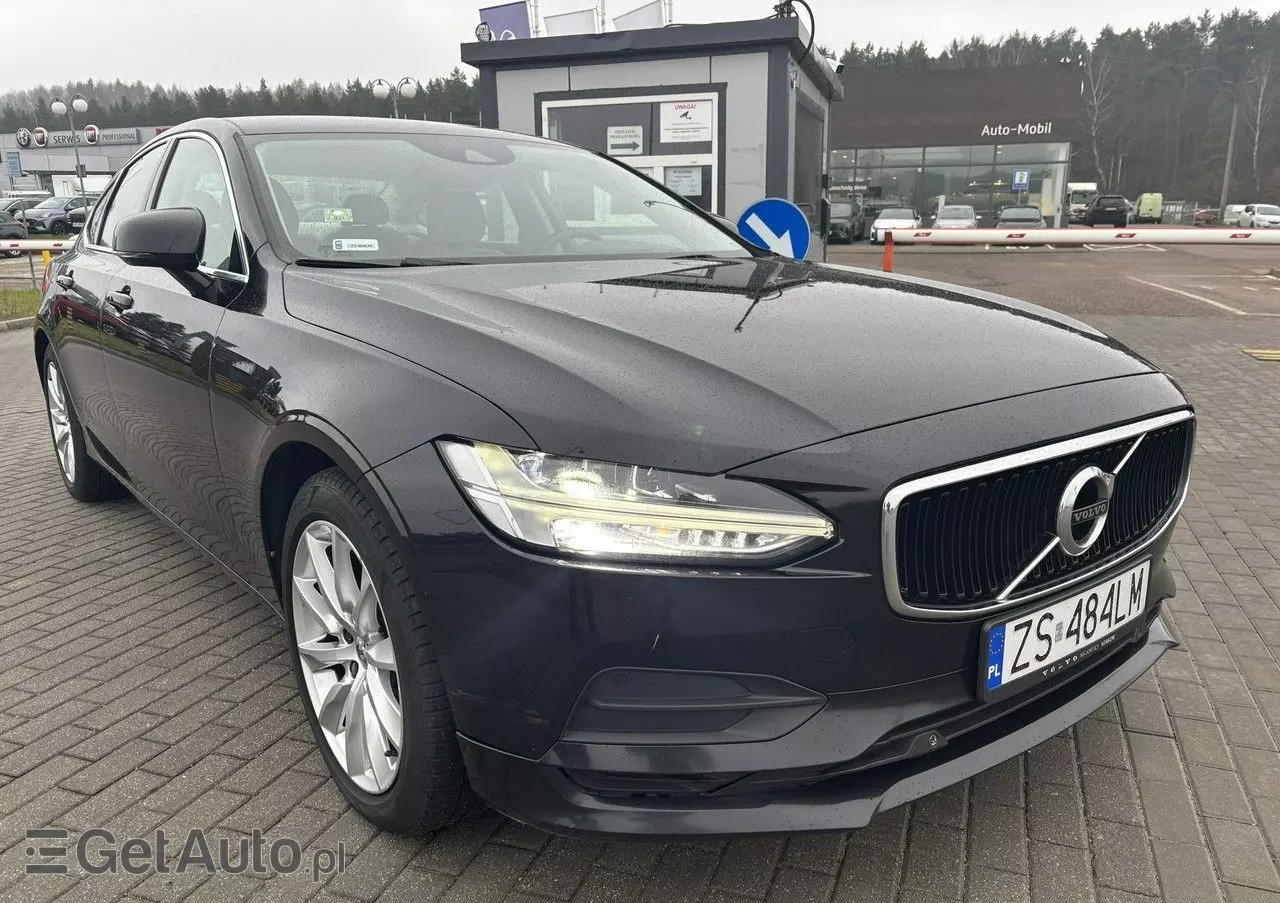 VOLVO S90 D4 AWD Momentum